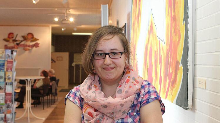 Sara Turbanisch: "Ich bin Schülerin des Markgraf-Friedrich Gymnasiums in Kulmbach und wussten bis vor kurzem noch gar nicht worum es genau geht. Wir starten aber bald mit der Recherche zum Thema Frieden in unserer Region. Das Projekt hört sich sehr interessant an und ich finde es gut. Am besten finde ich, dass man es über das Handy anschauen kann. "