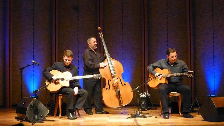 Das Staunen hielt an: Diknu Schneeberger, Joschi Schneeberger und Martin Spitzer. Foto: Ahnert