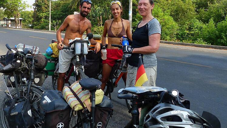 Erfahrungsaustausch. In El Salvador treffen die Wagners ein argentinisches Radlerpaar, das den weiten Weg seit Patagonien hinter sich hat.