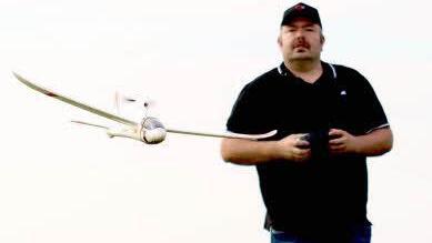 Leidenschaft Nummer 3: Modellflieger. Der RC Elektrosegler, den Steffen Hoch auch mit in den Urlaub nimmt, ist nur eines von mehreren Flugzeugen des Ebelsbachers.
