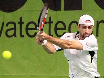 "Marathon-Spieler" Benjamin Becker: Über zweieinhalb Stunden benötigte die Nr. 4 des Turniers in Eckental, um den Russen Aslan Karatsev zu besiegen. Heute kommt es im Viertelfinale des ATP-Challenger-Turniers zum vorweggenommenen Finale gegen Dustin Brown.  Foto: Bertram Wagner