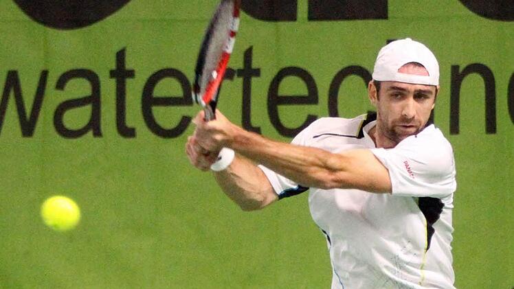 "Marathon-Spieler" Benjamin Becker: Über zweieinhalb Stunden benötigte die Nr. 4 des Turniers in Eckental, um den Russen Aslan Karatsev zu besiegen. Heute kommt es im Viertelfinale des ATP-Challenger-Turniers zum vorweggenommenen Finale gegen Dustin Brown.  Foto: Bertram Wagner