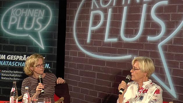 "Kohnen Plus" hei&szlig;t die Reihe, in der SPD-Landesvorsitzende Natascha Kohnen (links) bayernweit mit regionalen Gr&ouml;&szlig;en ins Gespr&auml;ch kommt, wie hier in Maroldsweisach mit Susanne Kastner.Christian Licha