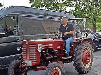Oldtimer-Traktoren begeistern bei Kirchweih in Redwitz