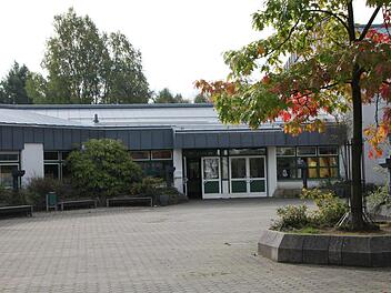 Auslaufmodell: Die geräumige Grund- und Mittelschule auf dem Truppenübungsplatz Wildflecken möchte die Gemeinde mittelfristig nicht erhalten.  Foto: Ulrike Müller