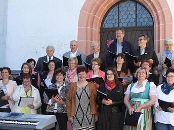 Die Kirchengemeinde Grafengehaig hat derzeit viel zu feiern. Als Nächstes den 70. Geburtstag des Kirchenchors. Am Sonntag wurde sozusagen - anläßlich des 50. von Organistin und Chorleiterin Susanne Schramm - schon mal vorgefeiert. Foto: Klaus Klaschka