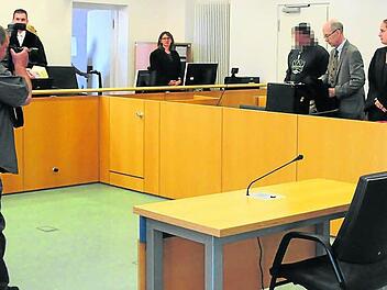 Die beiden Schlüchterner, deren Komplize im September 2013 beim Versuch, einen Fahrkartenautomaten zu sprengen, getötet worden war, müssen sich erneut vor dem Landgericht Hanau verantworten.  Foto: Andreas Ungermann