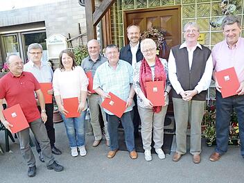 Ehrungen beim SPD-Ortsverein Rothenkirchen und Förtschendorf (von links): Roland Münch, Gerhard Wagner, Cindy Scherbel, Günther Hofmann, Werner Pasbrig, Kreisvorsitzender Ralf Pohl, Christine Scherbel, Ortsvorsitzender Michael Pütterich, Manfred Scherbel Foto: K.- H. Hofmann