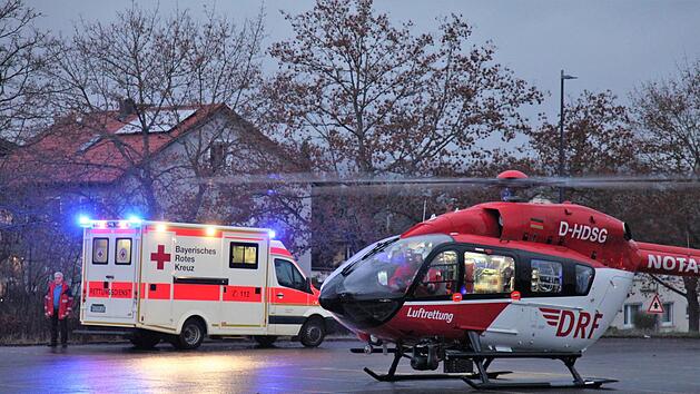 Der Hubschraubertyp Eurocopter H&nbsp;145 eignet sich besonders f&uuml;r Transporte von Intensivpatienten zwischen Kliniken, die weiter voneinander entfernt sind. Mit ihrer gro&szlig;en Reichweite von rund 700 Kilometern sind mit der Maschine auch Fl&uuml;ge &uuml;ber gr&ouml;&szlig;ere Distanzen kein Problem. Als fliegende Intensivstation ausgestattet, bietet der Helikopter ideale Bedingungen f&uuml;r den Transport von Risikopatienten. Foto: Michael Will/BRK