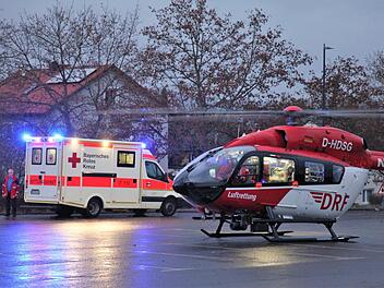 Der Hubschraubertyp Eurocopter H 145 eignet sich besonders für Transporte von Intensivpatienten zwischen Kliniken, die weiter voneinander entfernt sind. Mit ihrer großen Reichweite von rund 700 Kilometern sind mit der Maschine auch Flüge über größere Distanzen kein Problem. Als fliegende Intensivstation ausgestattet, bietet der Helikopter ideale Bedingungen für den Transport von Risikopatienten. Foto: Michael Will/BRK