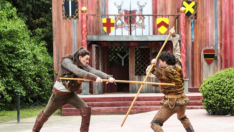 "Robin Hood" feierte Premiere als Familienstück auf der Coburger Freilicht-Bühne am Herzog-Alfred-Brunnen im Hofgarten.Foto: Henning Rosenbusch