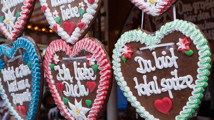 Lebkuchenherzen mit Sprüchen für die liebsten sind vor allem an der Kerwa beliebt.