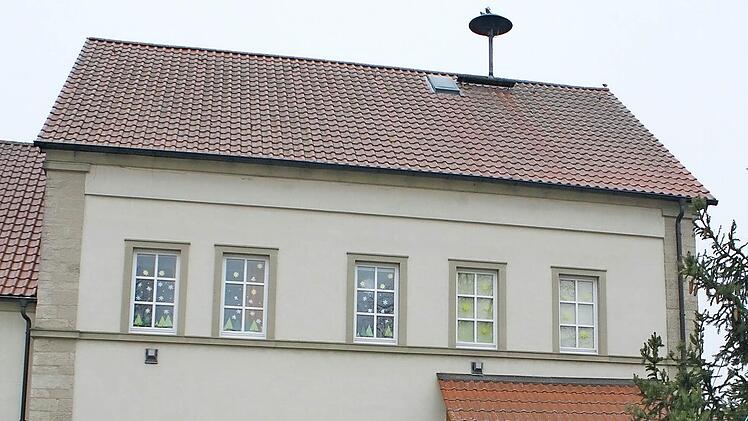 Die alte Schule in Hainert beherbergt während der Sanierung der Dreiberg-Schule Knetzgau Schulklassen. Danach könnte sie ein Gemeindehaus werden.