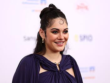 Die deutsche Schauspielerin Nilam Farroq hat auf Instagram ihre Schwangerschaft bekannt gegeben.