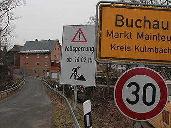 Die Brücke in Buchau wird abgerissen. Foto: Jürgen Gärtner