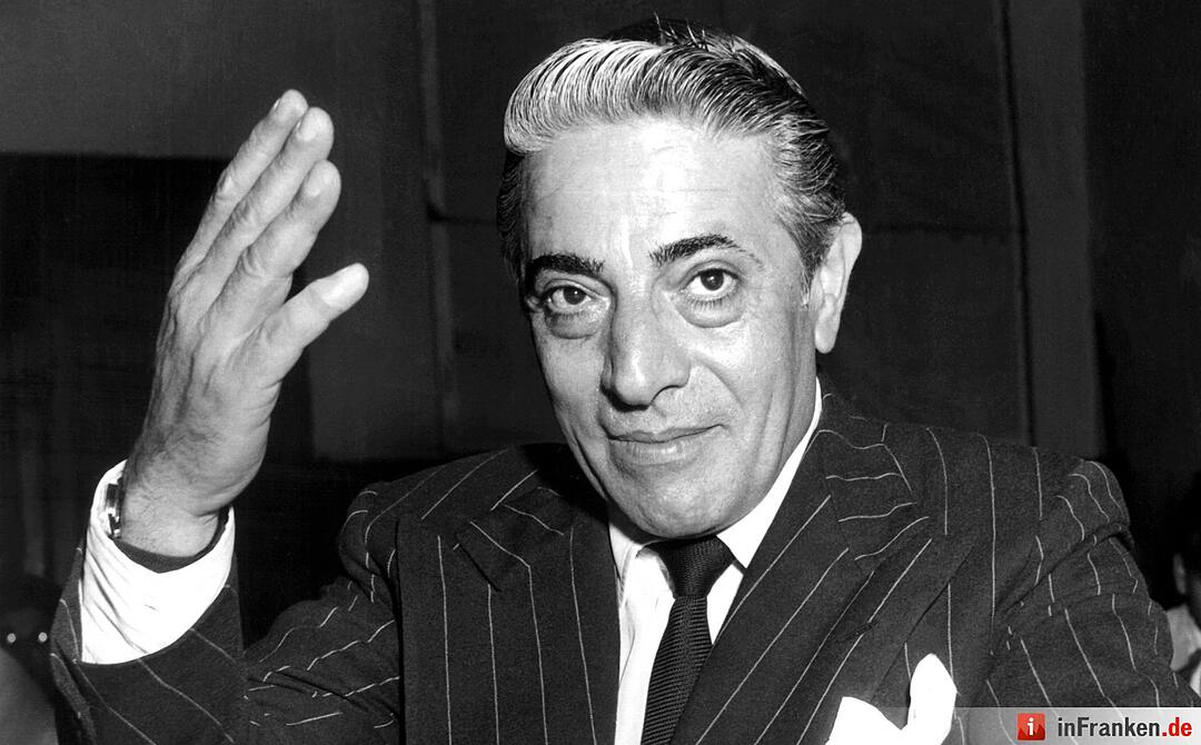 8. Onassis: Griechenland und Geld? Das ist ein leidiges Thema, aber es gab auch Zeiten, da brachte man das Land am Ägäischen Meer weniger mit Schulden als vielmehr mit Reichtum in Verbindung: Der griechische Reeder Aristoteles Onassis  wurde zur Legende mit seinem Aufstieg aus dem Nichts zum vielfachen Milliardär. Sein Leben im Jetset lieferte Schlagzeilen, und zu seiner Gesellschaft zählte regelmäßig auch der aus Schweinfurt stammende Industrie-Erbe Gunter Sachs.
