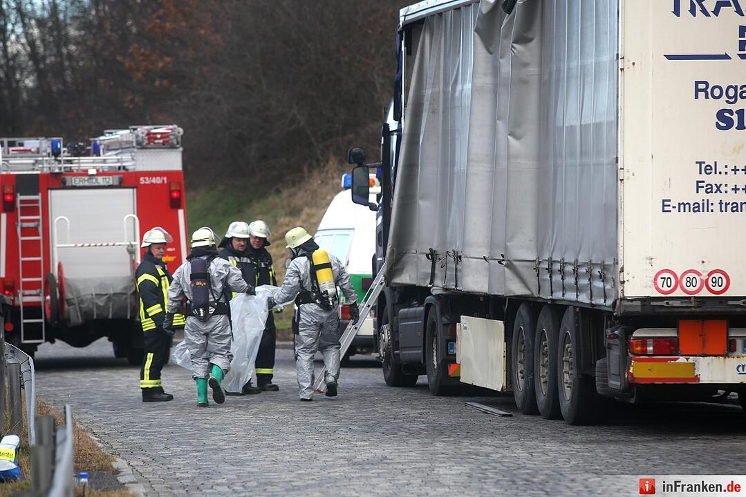 Chemie-Alarm auf der A3 - Feuerwehr sichert Gefahrgut
