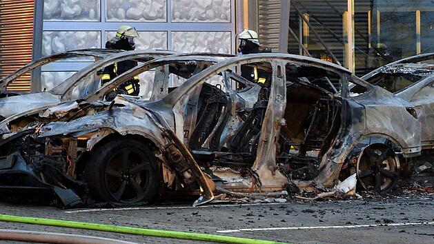 Brand im Landkreis Verden - Teslas ausgebrannt