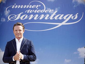 &Uuml;ber 20 Jahre lang hat Stefan Mross "Immer wieder sonntags"  moderiert. Nun steht die ARD-Schlagershow vor dem Aus.