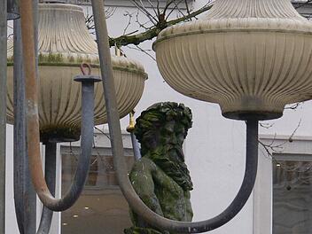 Schaurig oder schön? Die Straßenlaternen aus den 70ern verbreiten Schmuddel-Charme in Bambergs Fußgängerzone. Fotos: M. Wehner