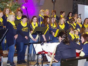 Mit hellen und klangvollen Stimmen erfüllte "Con Brio" die Pfarrkirche in Friesen.  Foto: Heike Schülein