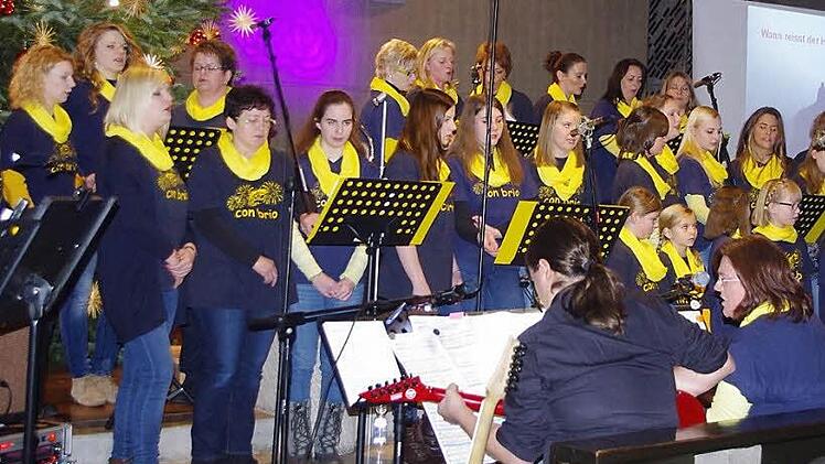 Mit hellen und klangvollen Stimmen erfüllte "Con Brio" die Pfarrkirche in Friesen.  Foto: Heike Schülein