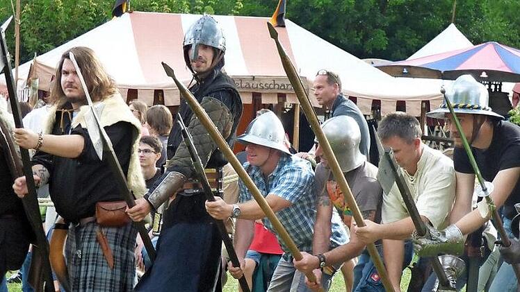 Die Kämpfer stellen sich auf zur nächsten Schlacht.  Fotos Thomas Weichert