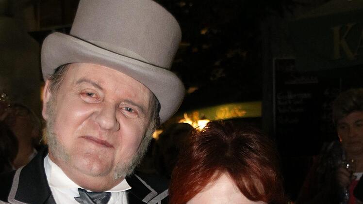 Nach der Vorstellung mischten sich die Schauspieler unter das Publikum. Foto: Jürgen Gärtner