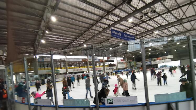 Eissporthalle Haßfurt - Eisstadion, Eissportstadion, Eishalle, Schlittschuhlaufen, Schlittschuhfahren
