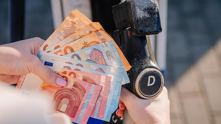 Tanken, Euro, Sprit, Pendlerpauschale