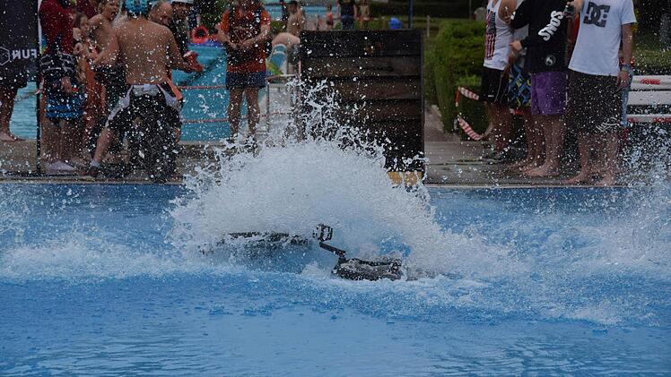 Wassertag beim Jugendfestival YouCo im Aquaria Freibad in CoburgFoto: Ronald Rinklef