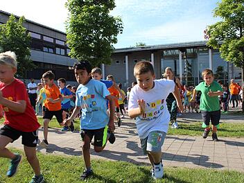 Voller Tatendrang starten die Grundsch&uuml;ler aus Hemhofen in ihre erste Runde.Fotos: Andreas Hofbauer