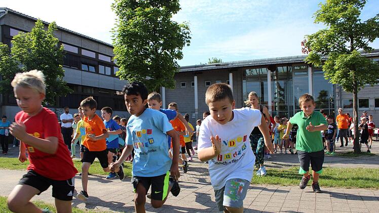 Voller Tatendrang starten die Grundsch&uuml;ler aus Hemhofen in ihre erste Runde.Fotos: Andreas Hofbauer