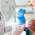 Das Landratsamt Hof meldet am Dienstag (28.12.2021), dass 27 weitere Personen positiv auf das Coronavirus getestet wurden.