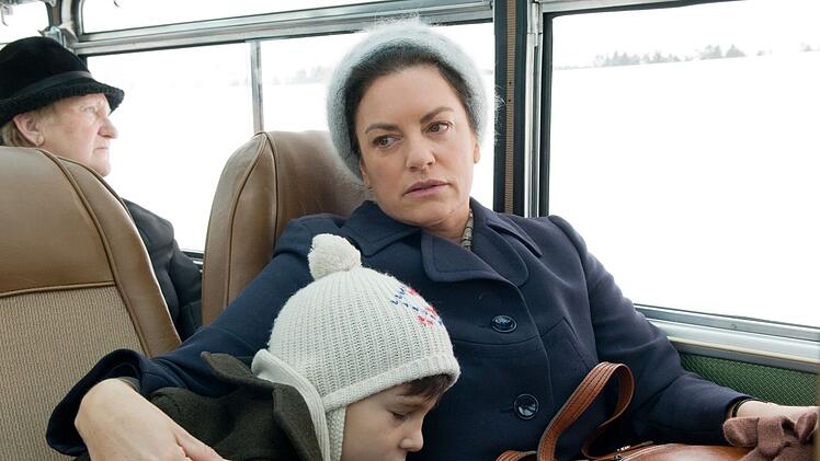 Eine ihrer anspruchvollsten Rollen: Als Marie Moosbacher macht sich Christine Neubauer im ARD-Drama "Der kalte Himmel" Sorgen um ihren Sohn Felix (Marc Hermann).