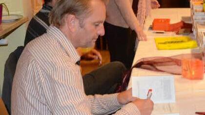 Franken-Krimi-Autor Helmut Vorndran signierte zahlreiche seiner Bücher. Foto: K.-H. Hofmann