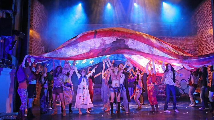 Hair" am Landestheater Coburg Foto: Henning Rosenbusch