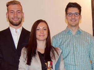 Für die Besten gab es Geschenke und Urkunden (von links): Peter Gagel, Daniela Dierauf und Dominik Seifert (es fehlt Rudolf Kaiser) Foto: Andreas Welz