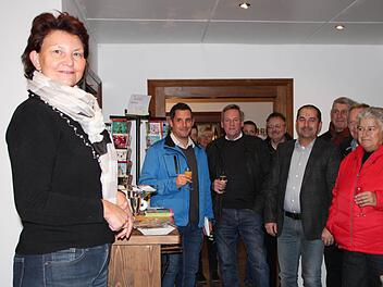 Mit viel Liebe zum Detail hat Martina Hohmann (links) einen Laden in der Bahnhofstraße Bad Brückenau eingerichtet. Foto: Ulrike Müller