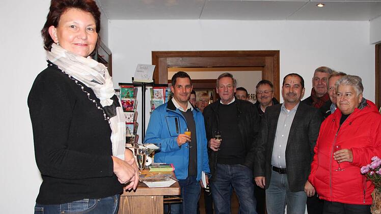 Mit viel Liebe zum Detail hat Martina Hohmann (links) einen Laden in der Bahnhofstraße Bad Brückenau eingerichtet. Foto: Ulrike Müller