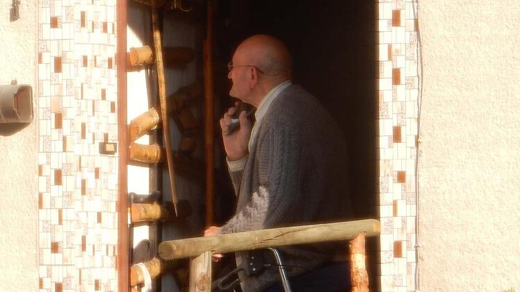 An der offenen Tür rasiert es sich am besten. Foto: Reinhard Löwisch