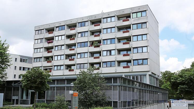 Die Baupläne des Eigentümers mit dem Heroldhaus in der Ottostraße liegen inzwischen beim Verwaltungsgericht Bayreuth.  Fotos: Barbara Herbst