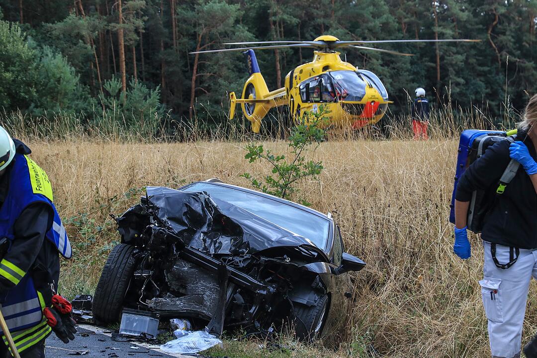 Kreis Bamberg: Auto fährt in Gegenverkehr – Kleinkind auf Rücksitz – Rettungshubschrauber im Einsatz