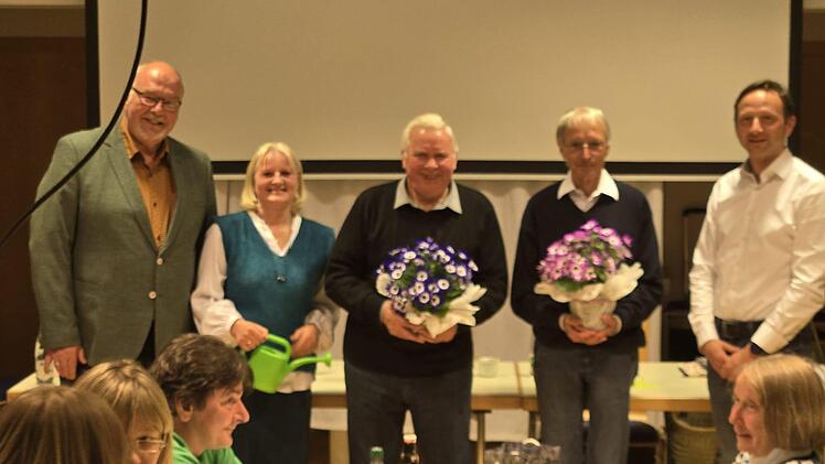 Mathias Schneider (Vorsitzende des Kreisverband für Gartenbau und Landespflege Kulmbach), Anja van Avondt (Vorsitzende GBV), Tonel Reitzle, Falk Schoenen, Robert Bosch (Erster Bürgermeister Mainleus/von links)