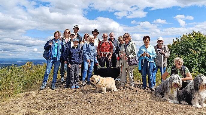 Die Wandergruppe vor der kalten Buche.