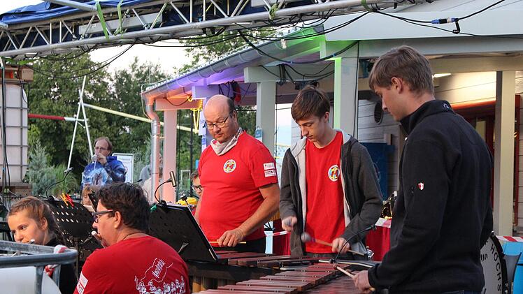 Schlagwerk-Gruppe im Spielmannszug  Foto: Evi Seeger