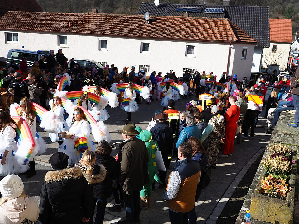 Buntes Faschingstreiben lockte tausende Besucher an.