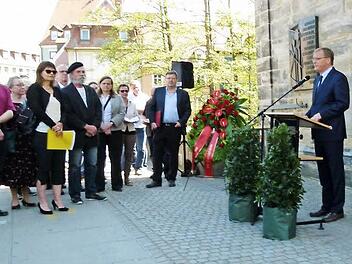 OB Andreas Starke und andere Redner beschworen Frieden, Freiheit, Demokratie, Toleranz und Menschenwürde, die jeden Tag mit Leben erfüllt werden müssen. Foto: Marion Krüger-Hundrup