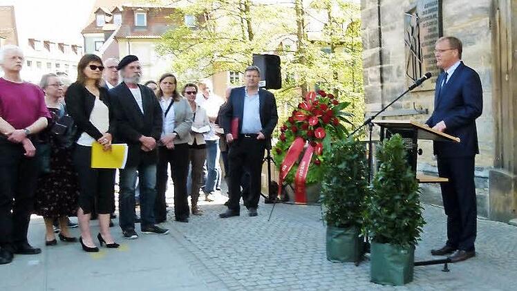 OB Andreas Starke und andere Redner beschworen Frieden, Freiheit, Demokratie, Toleranz und Menschenwürde, die jeden Tag mit Leben erfüllt werden müssen. Foto: Marion Krüger-Hundrup