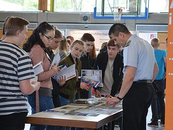 Das Interesse an Karrieremöglichkeiten bei der Bundeswehr ist nach wie vor groß. Foto: Rainer Lutz